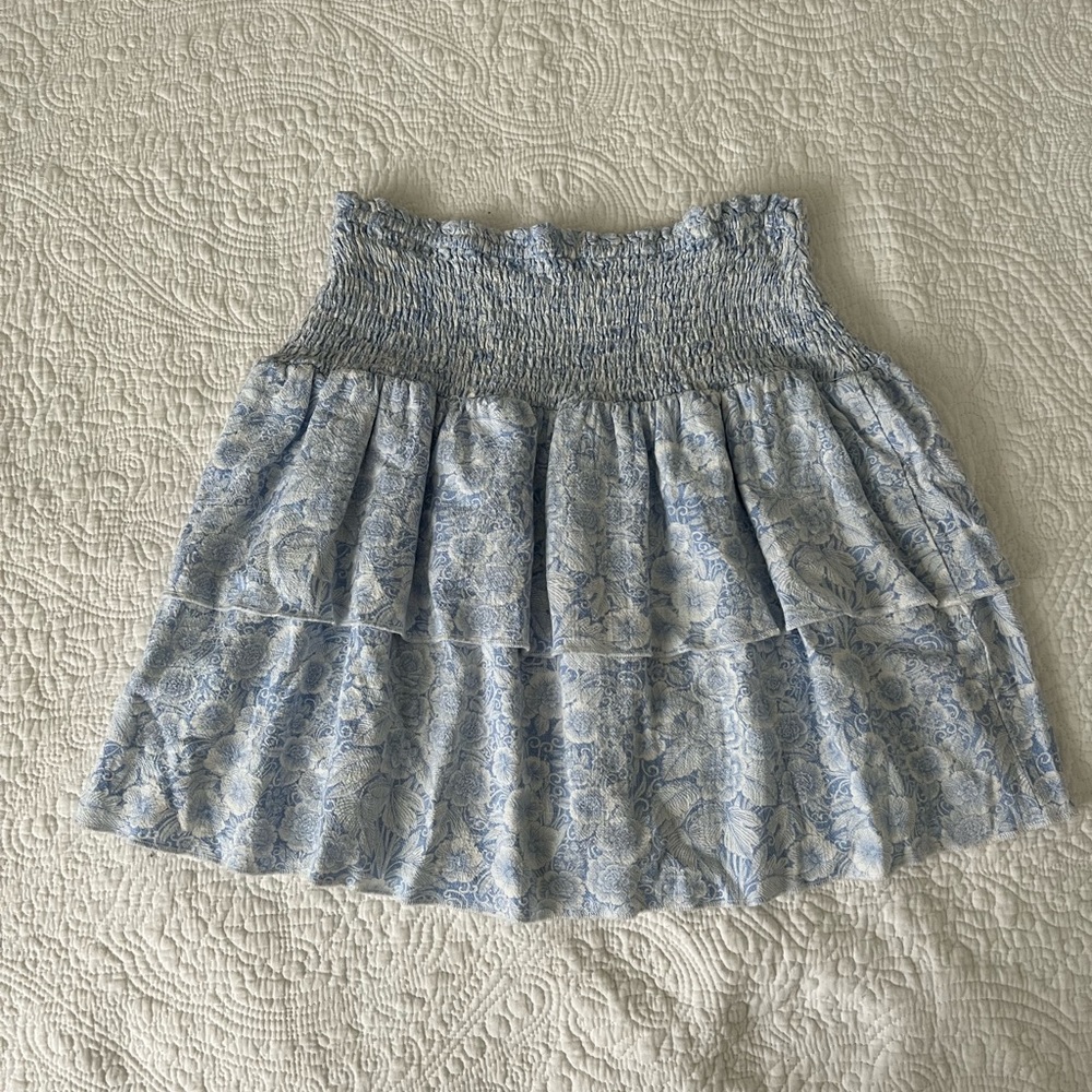 Blue and white floral tiered skirt from Aeropostale. Size medium